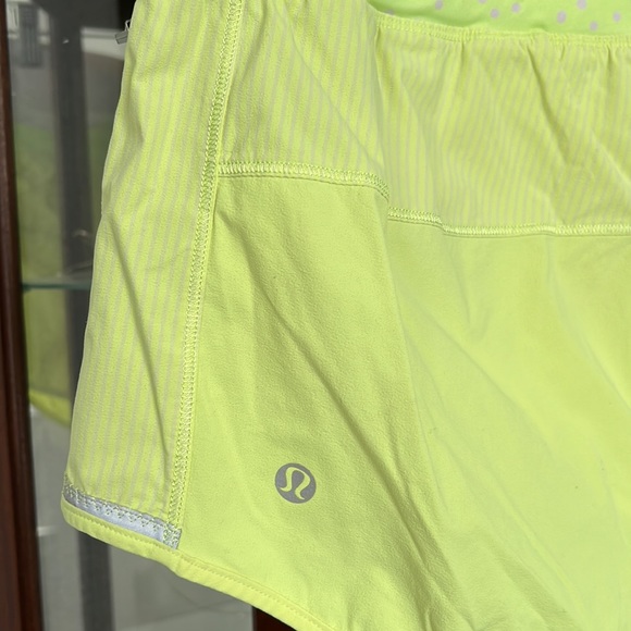 Lululemon Shorts Size 2 - Picture 6 of 12